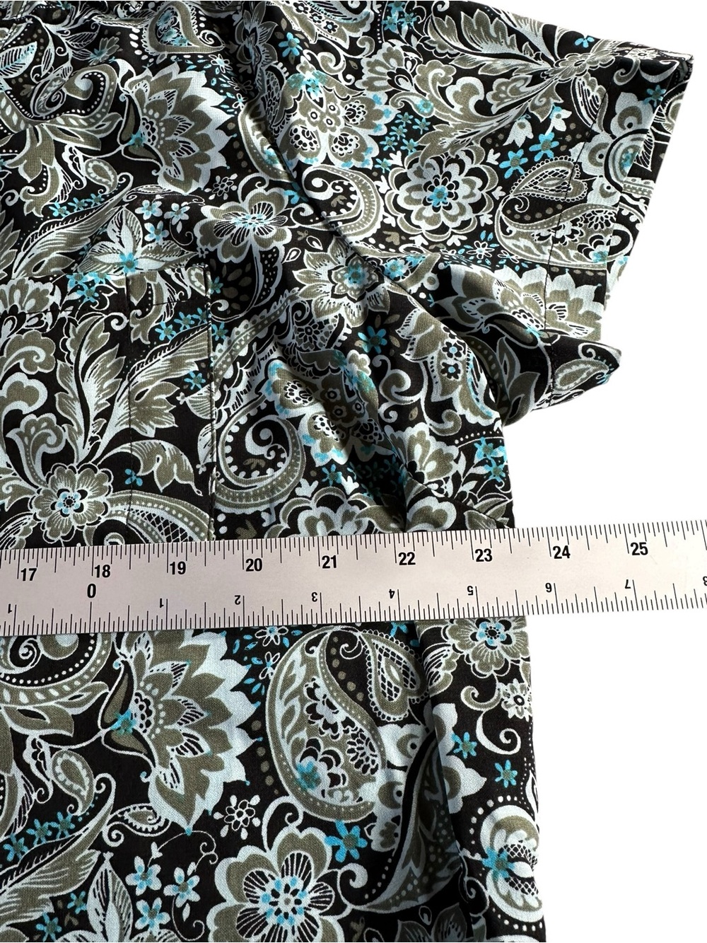 Butter-Soft Black Green Paisley Short Sleeve V-Neck Scrub Top XL - Picture 7 of 10
